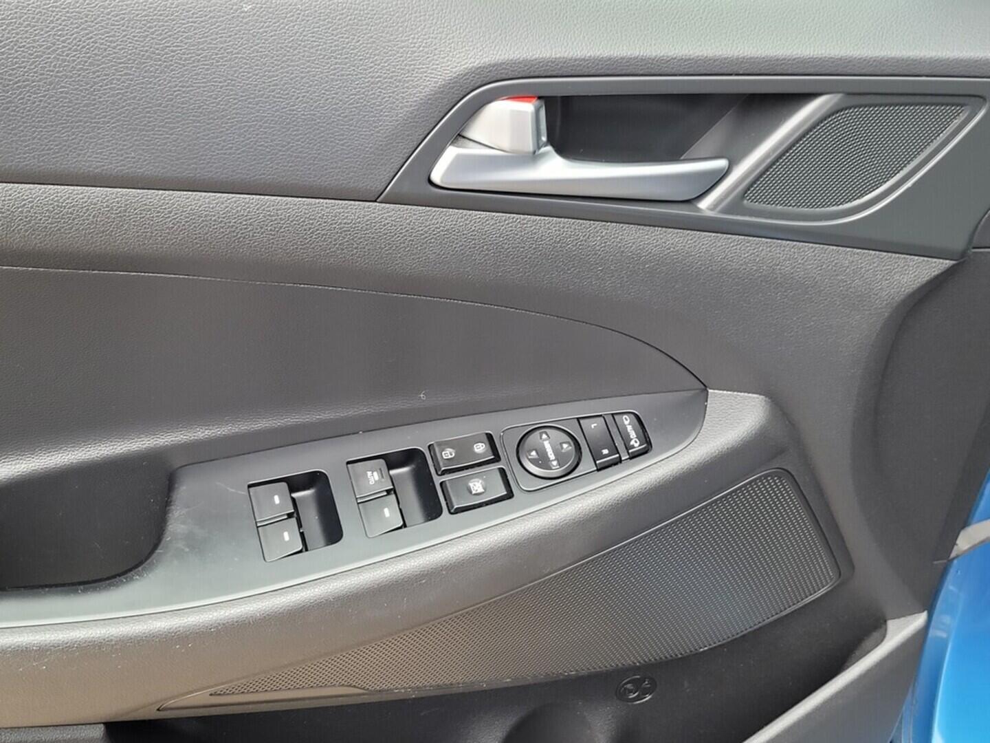 O619V07479_34.webp_TUCSON TRIKOLOR 1.7  85 kW manuál