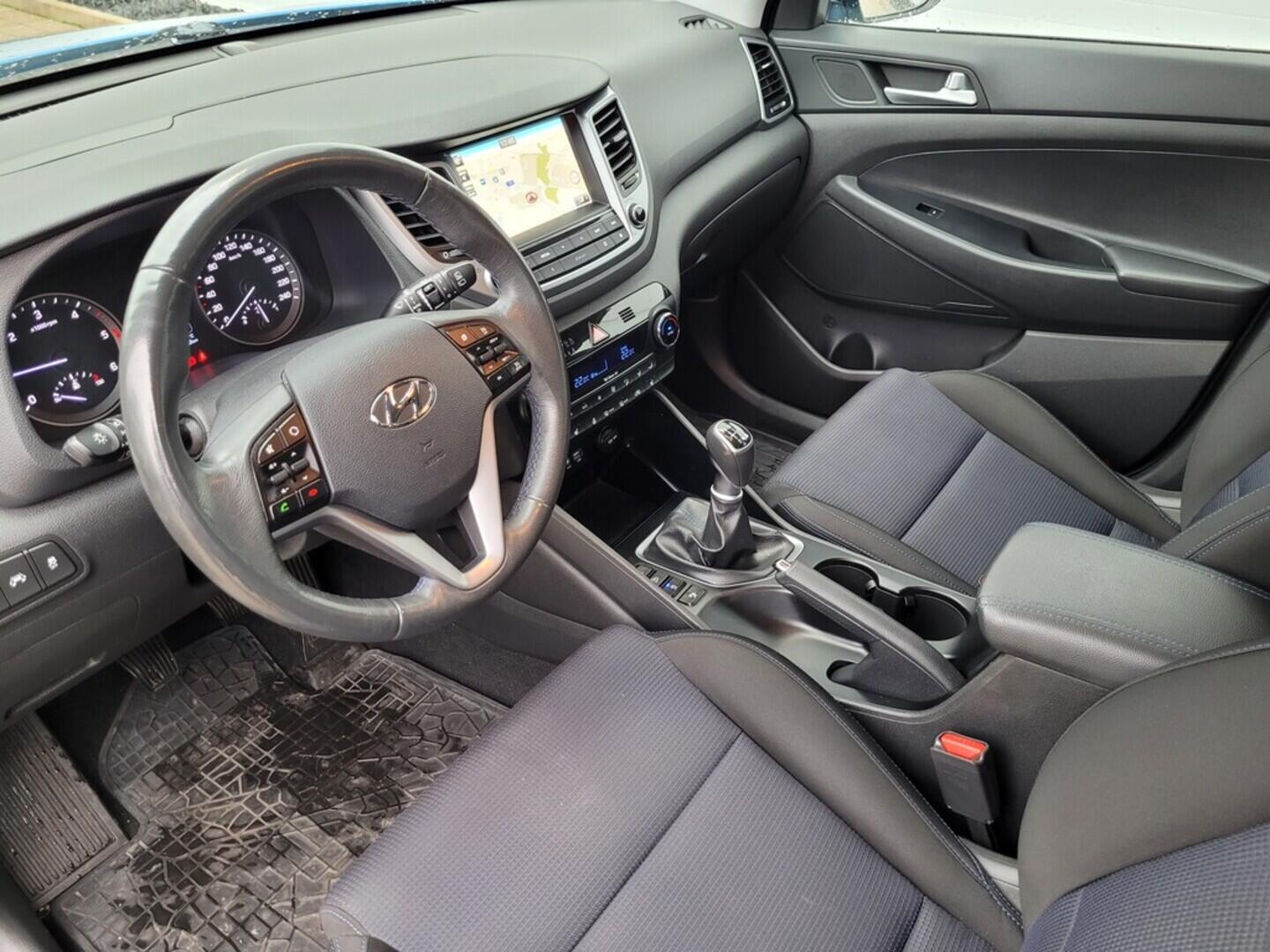 O619V07479_35.webp_TUCSON TRIKOLOR 1.7  85 kW manuál