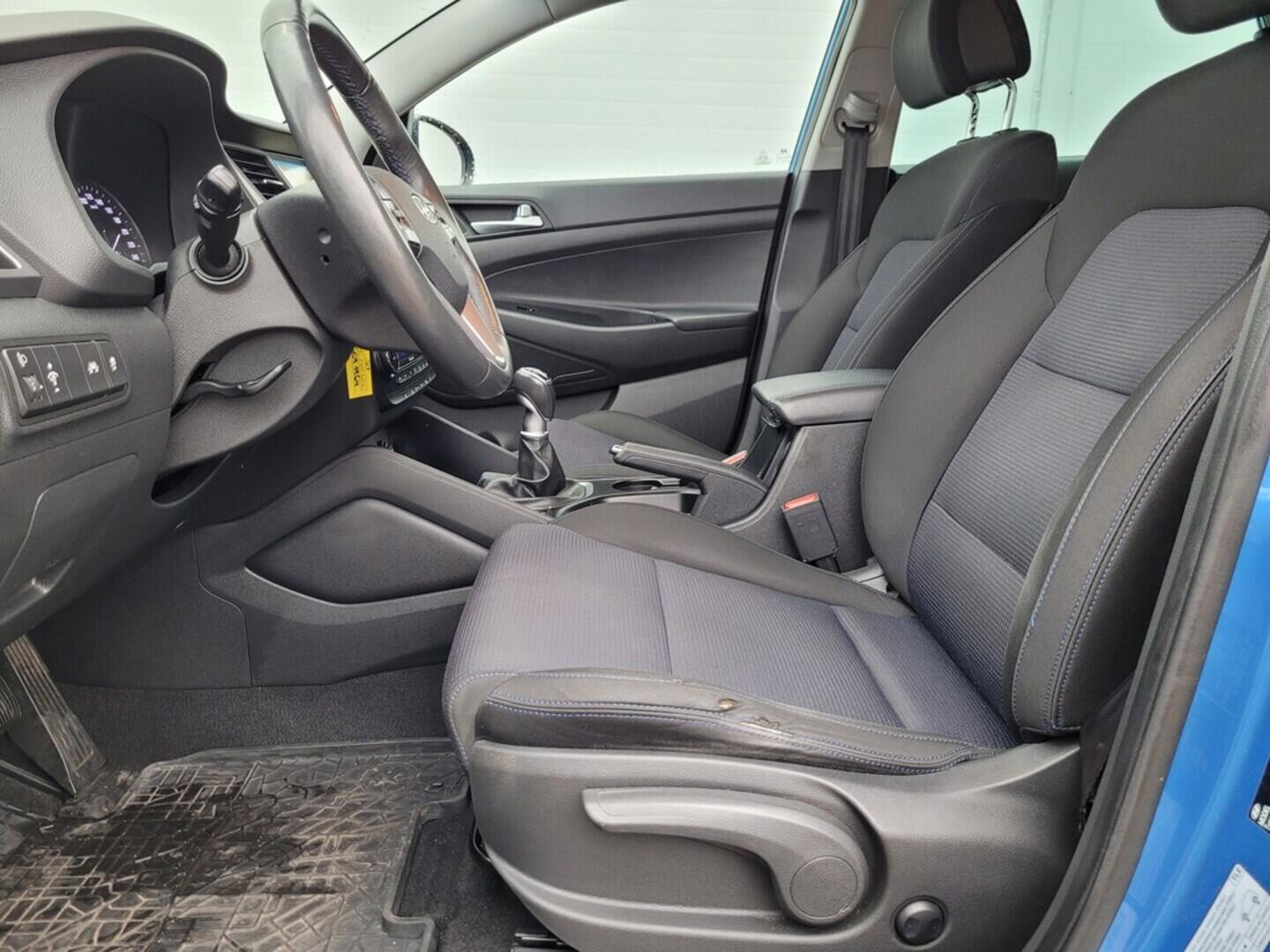 O619V07479_36.webp_TUCSON TRIKOLOR 1.7  85 kW manuál