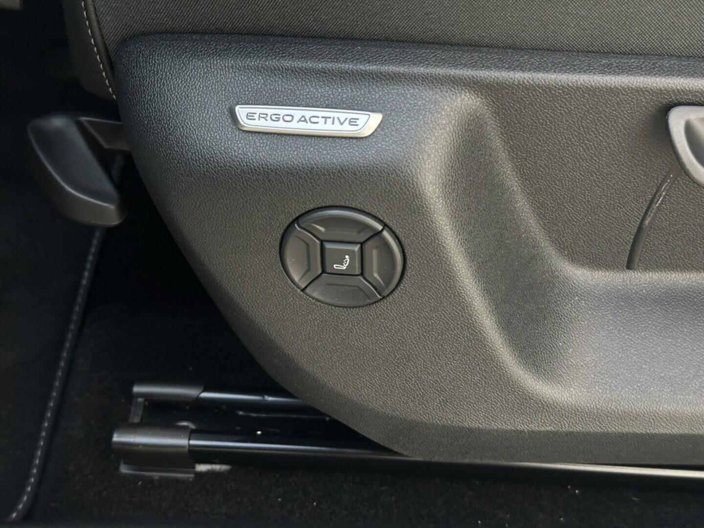 O619V07481_32.webp_TIGUAN 4 Motion R-line 2.0  142 kW automat, DPH