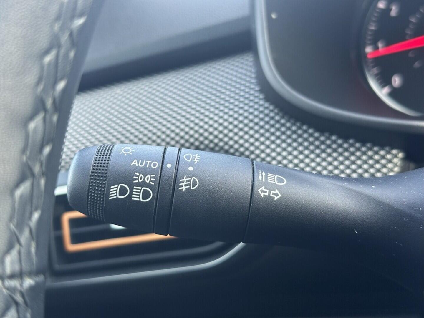 O619V07482_21.webp_SANDERO Stepway 1.0 TCe 67 kW manuál