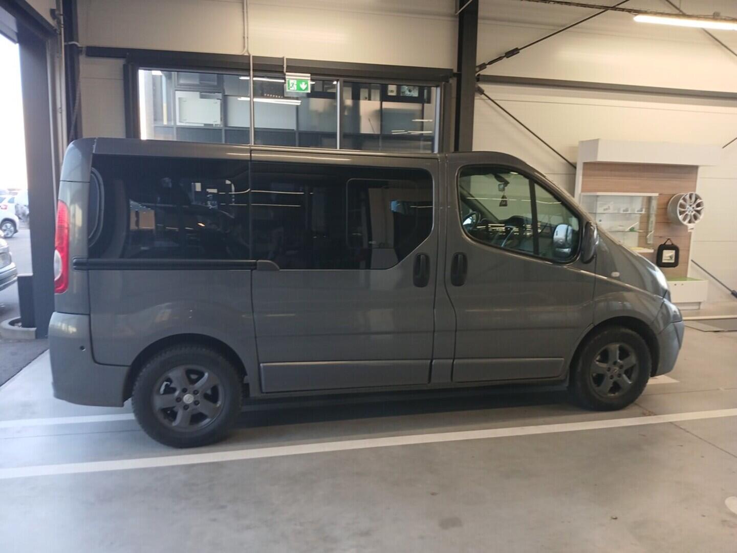 O619V07490_12.webp_VIVARO  2.0  84 kW manuál