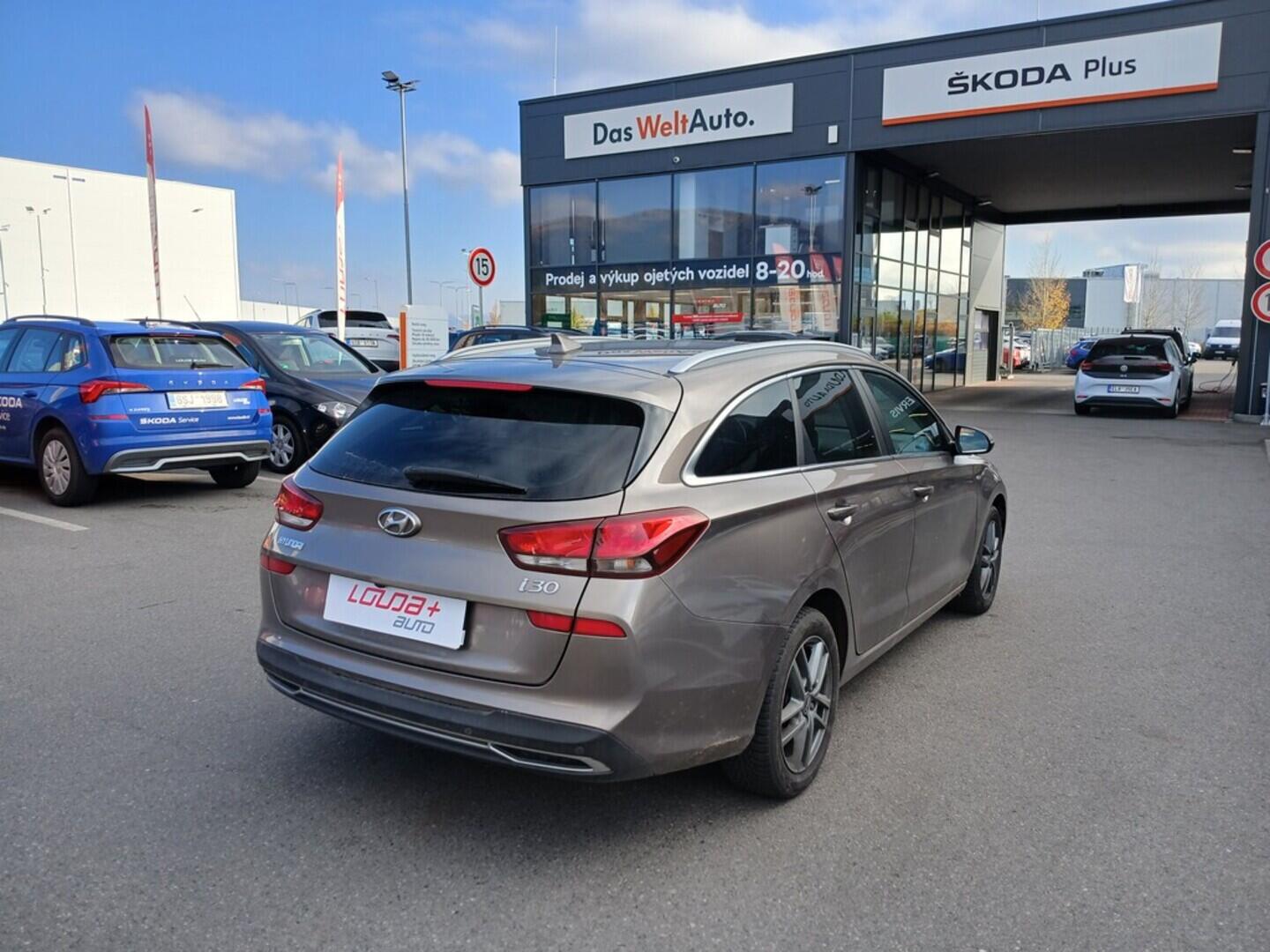 O619V07493_11.webp_I30 Smart 1.5  117 kW manuál