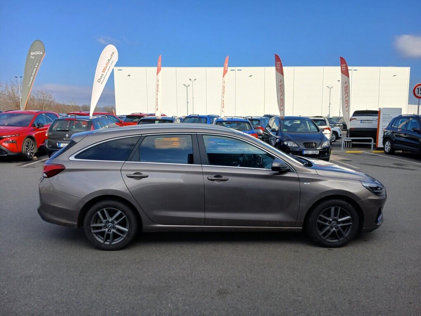 O619V07493_12.webp_I30 Smart 1.5  117 kW manuál