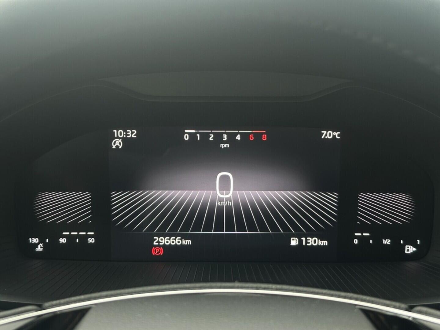 O619V07494_19.webp_KAROQ Ambition 1.5 TSI 110 kW manuál, DPH