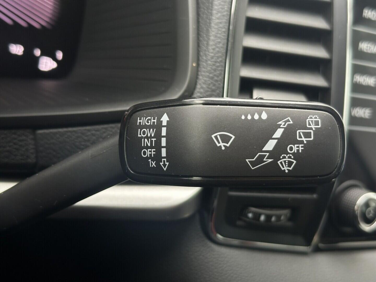 O619V07494_23.webp_KAROQ Ambition 1.5 TSI 110 kW manuál, DPH