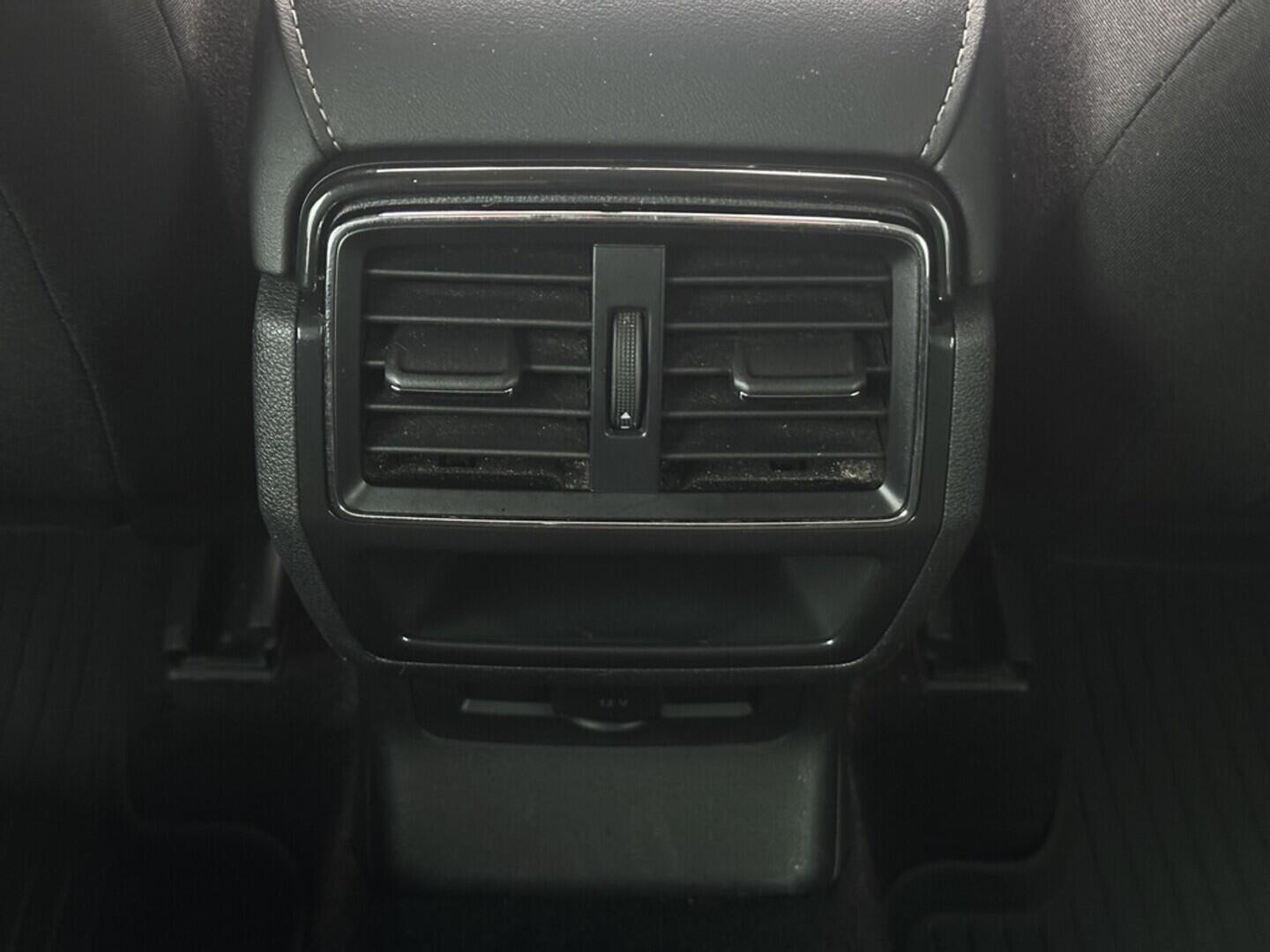 O619V07494_31.webp_KAROQ Ambition 1.5 TSI 110 kW manuál, DPH