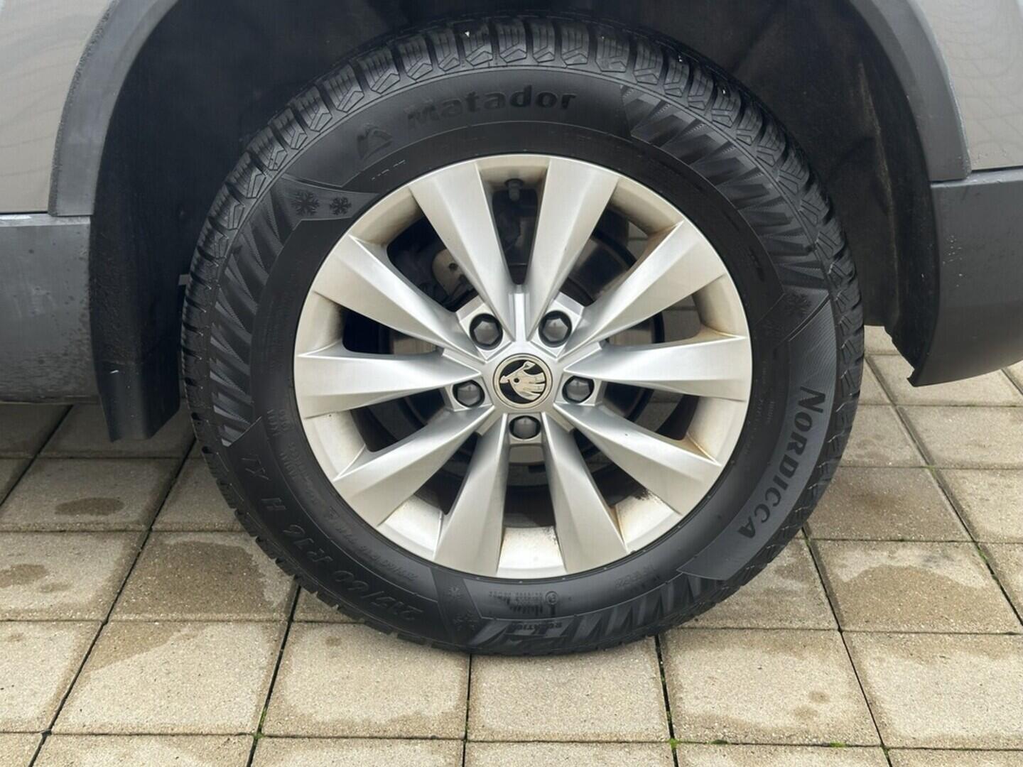 O619V07494_32.webp_KAROQ Ambition 1.5 TSI 110 kW manuál, DPH