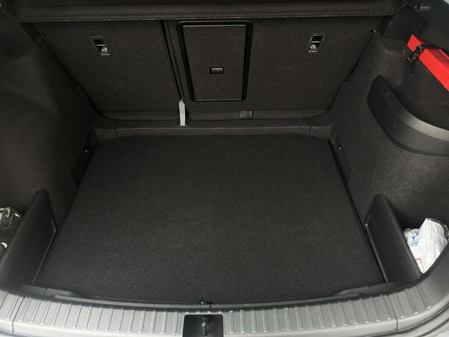 O619V07494_33.webp_KAROQ Ambition 1.5 TSI 110 kW manuál, DPH