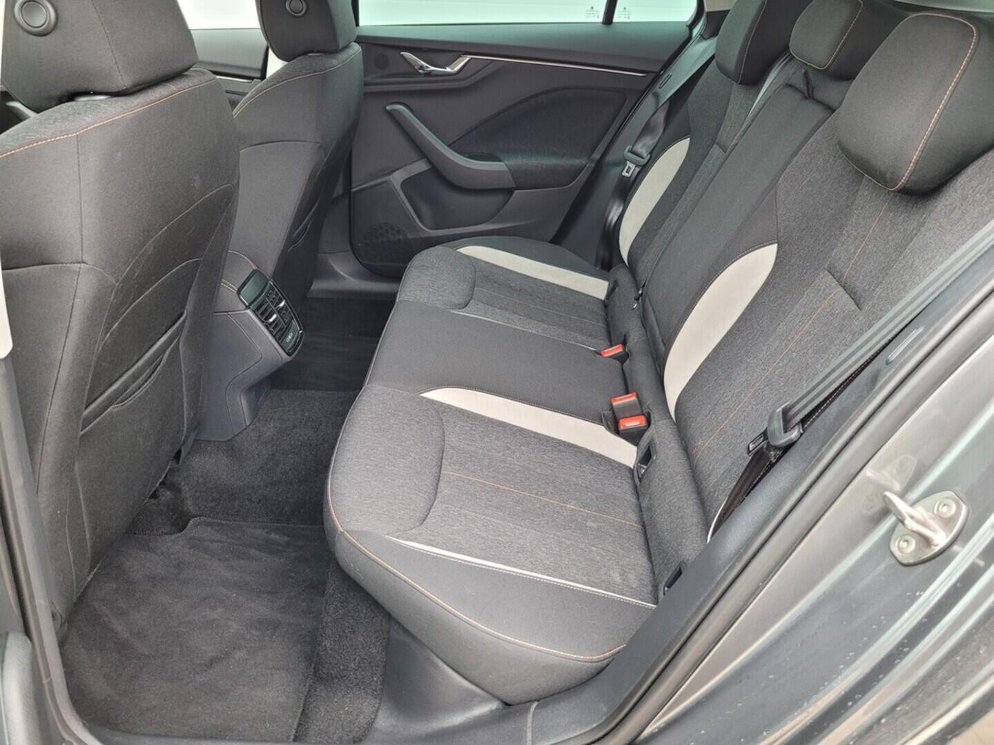 O619V07498_33.webp_SCALA Top Selection 1.5 TSI 110 kW manuál, DPH