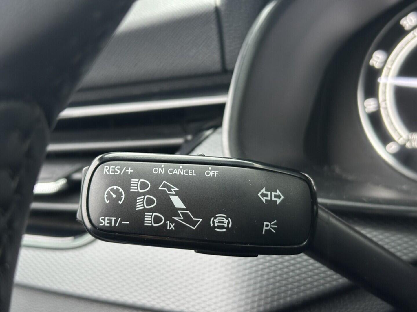 O619V07501_22.webp_SCALA Ambition 1.0 TSI 81 kW manuál, DPH