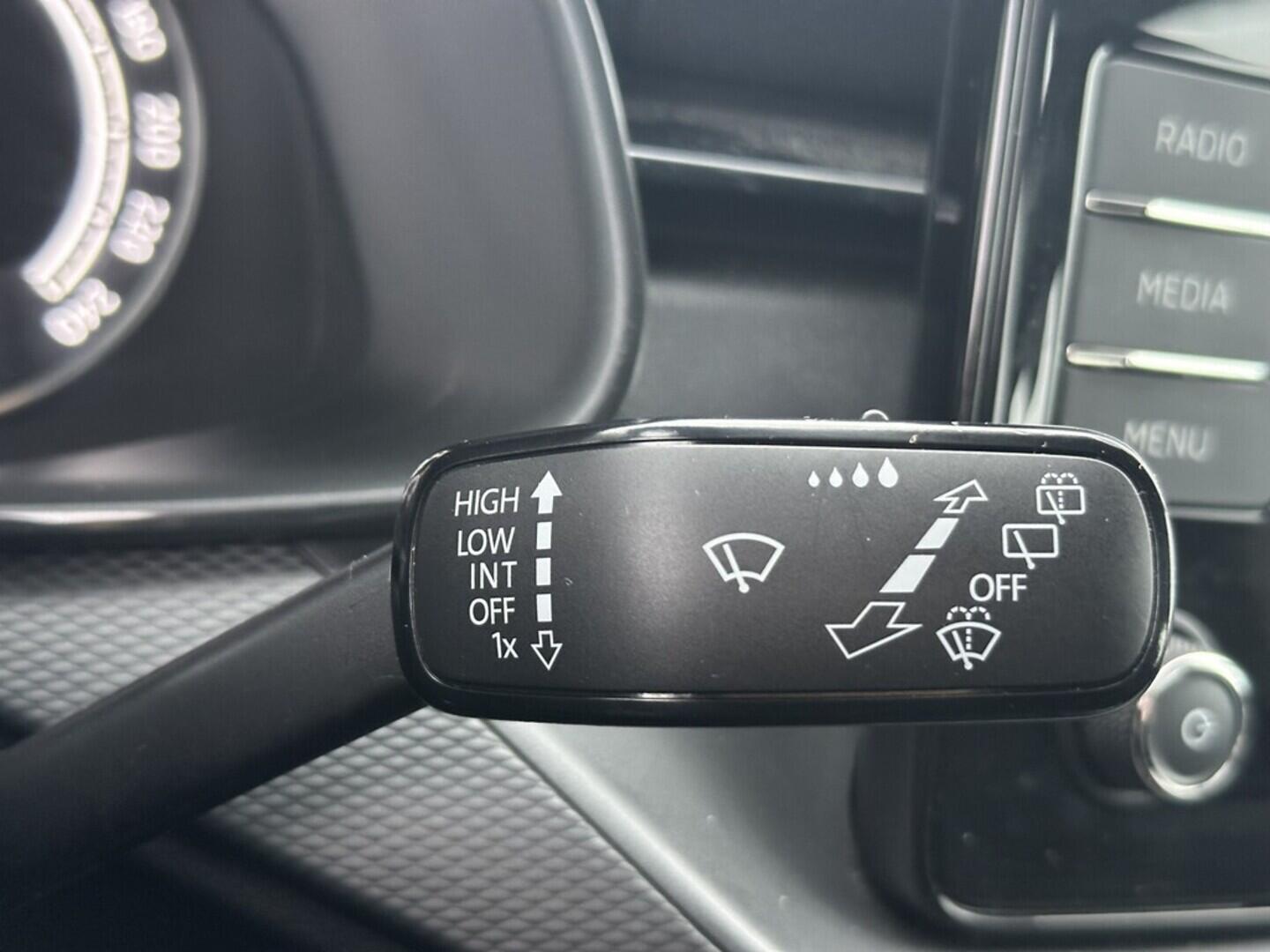 O619V07501_23.webp_SCALA Ambition 1.0 TSI 81 kW manuál, DPH