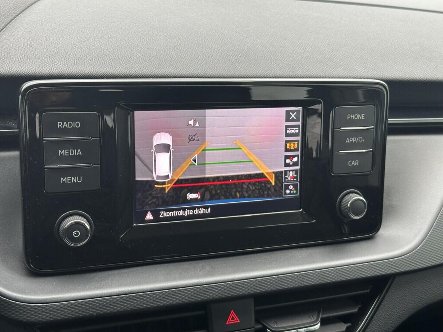 O619V07501_24.webp_SCALA Ambition 1.0 TSI 81 kW manuál, DPH