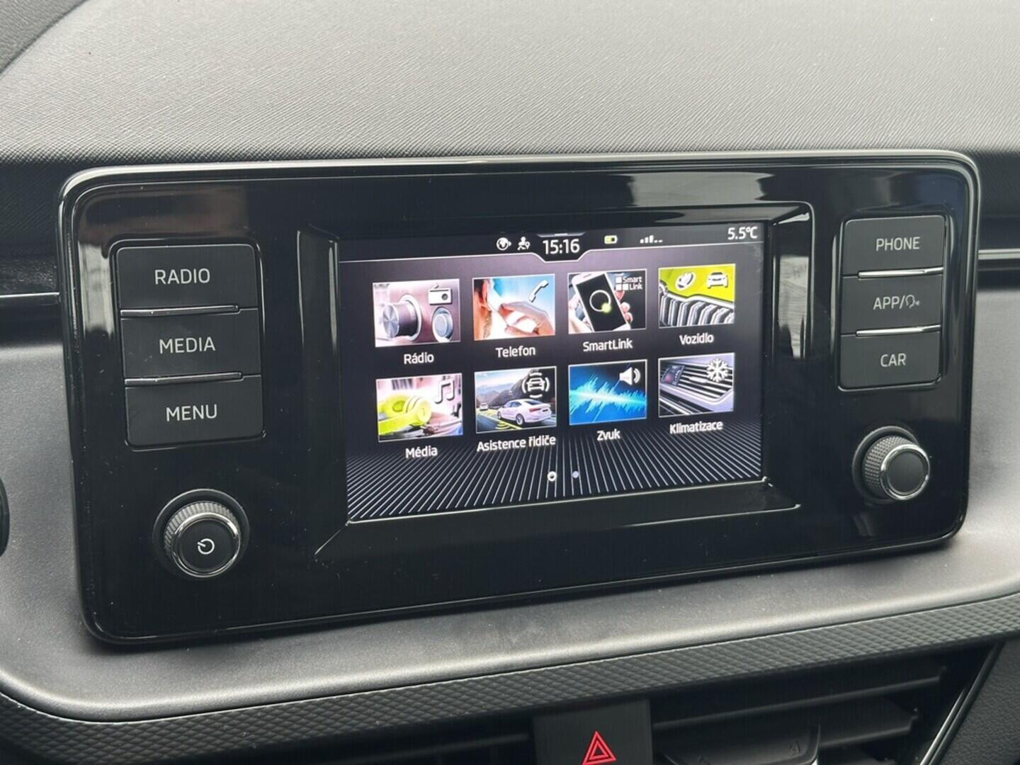 O619V07501_26.webp_SCALA Ambition 1.0 TSI 81 kW manuál, DPH