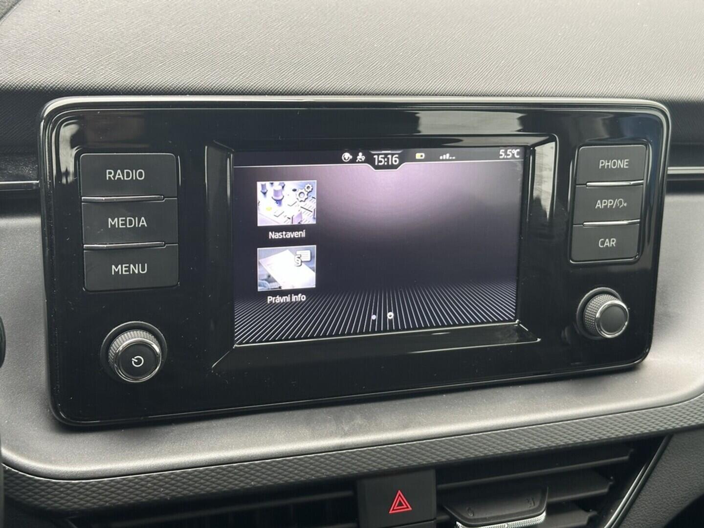 O619V07501_27.webp_SCALA Ambition 1.0 TSI 81 kW manuál, DPH