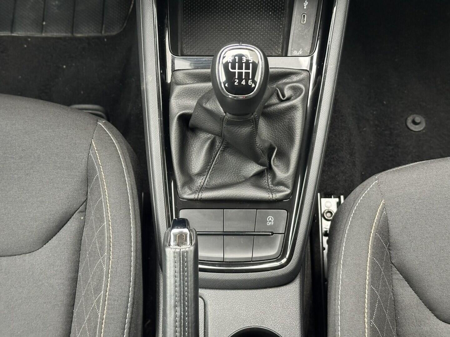 O619V07501_28.webp_SCALA Ambition 1.0 TSI 81 kW manuál, DPH