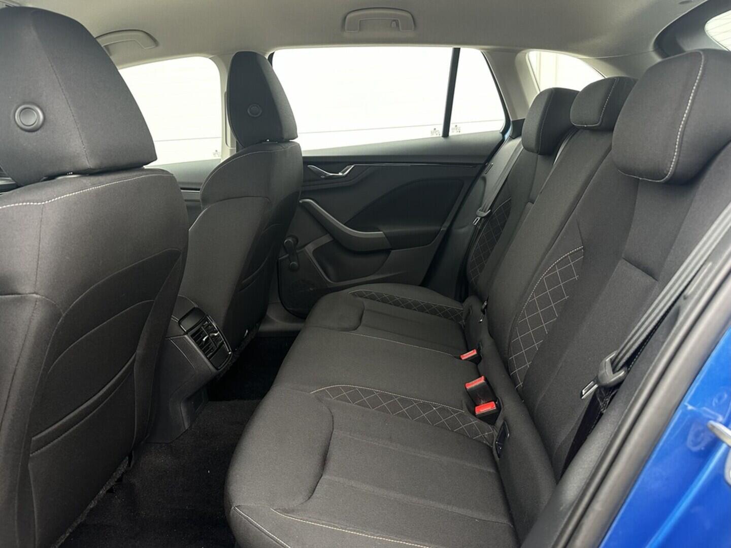 O619V07501_30.webp_SCALA Ambition 1.0 TSI 81 kW manuál, DPH