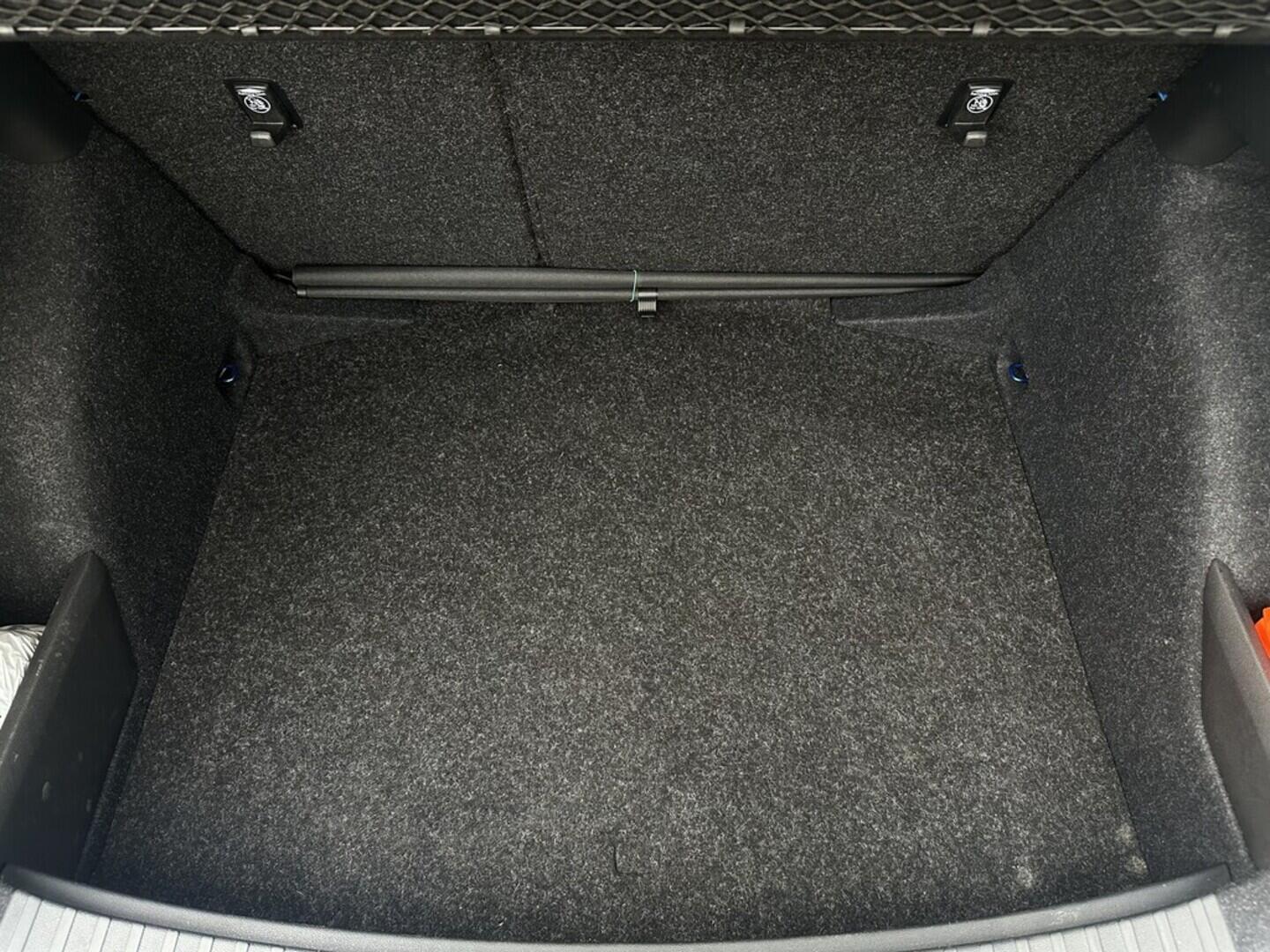 O619V07501_32.webp_SCALA Ambition 1.0 TSI 81 kW manuál, DPH