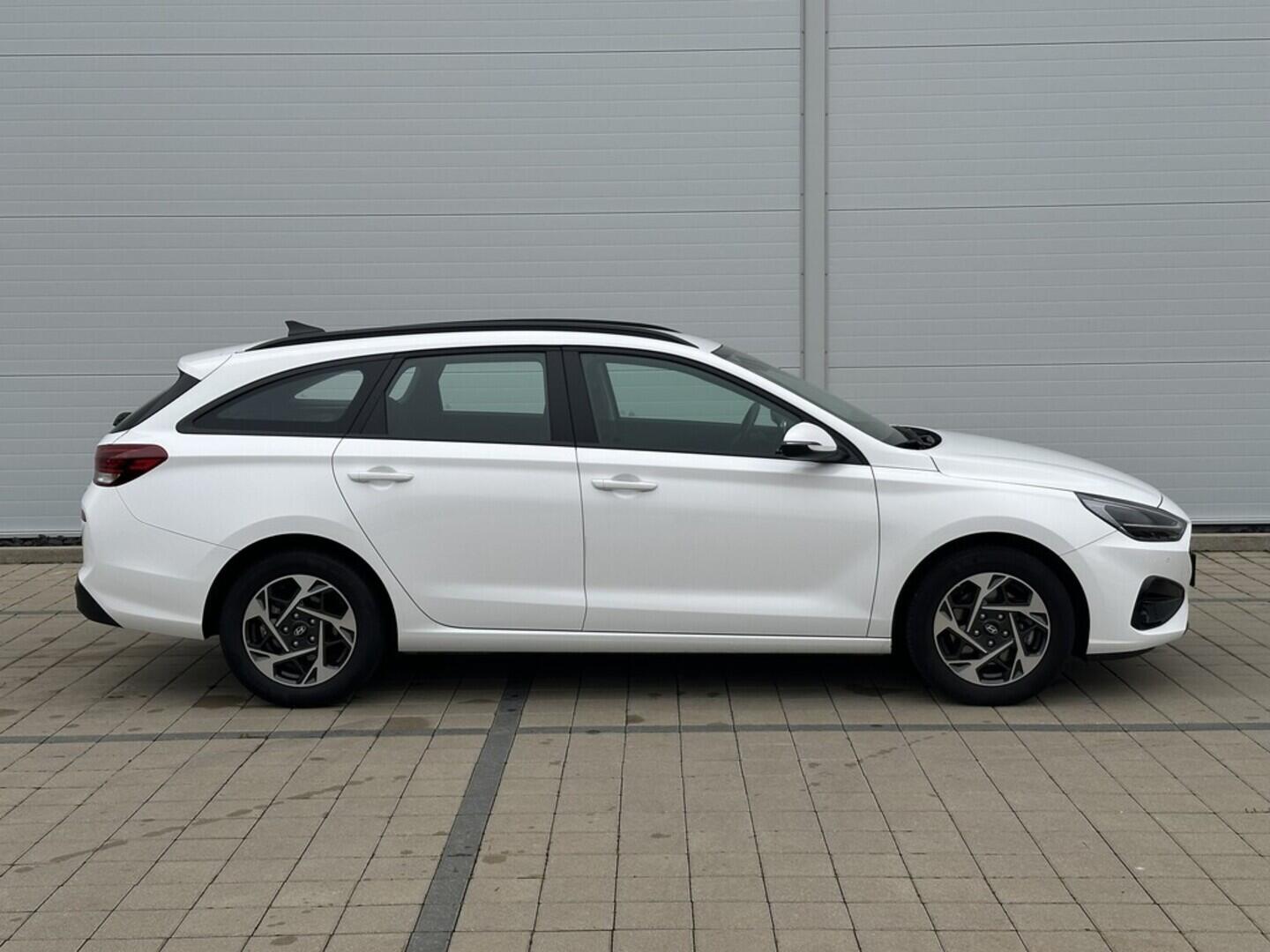 O619V07503_13.webp_I30 WG MY25 Smart   70 kW manuál, DPH