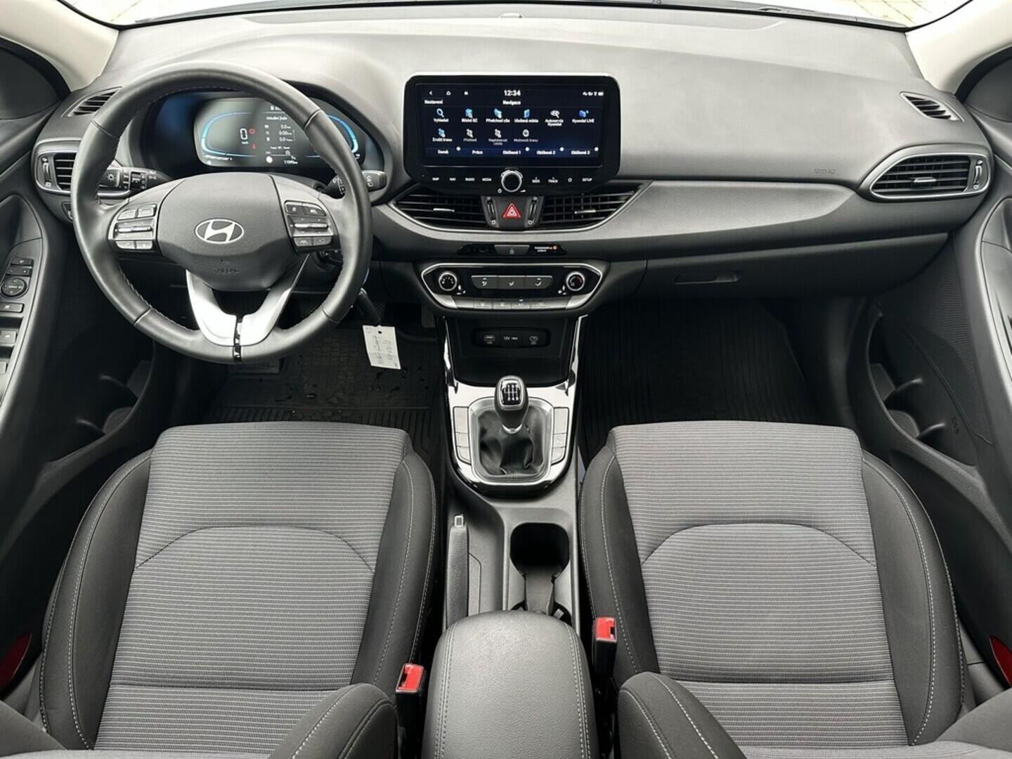 O619V07503_18.webp_I30 WG MY25 Smart   70 kW manuál, DPH