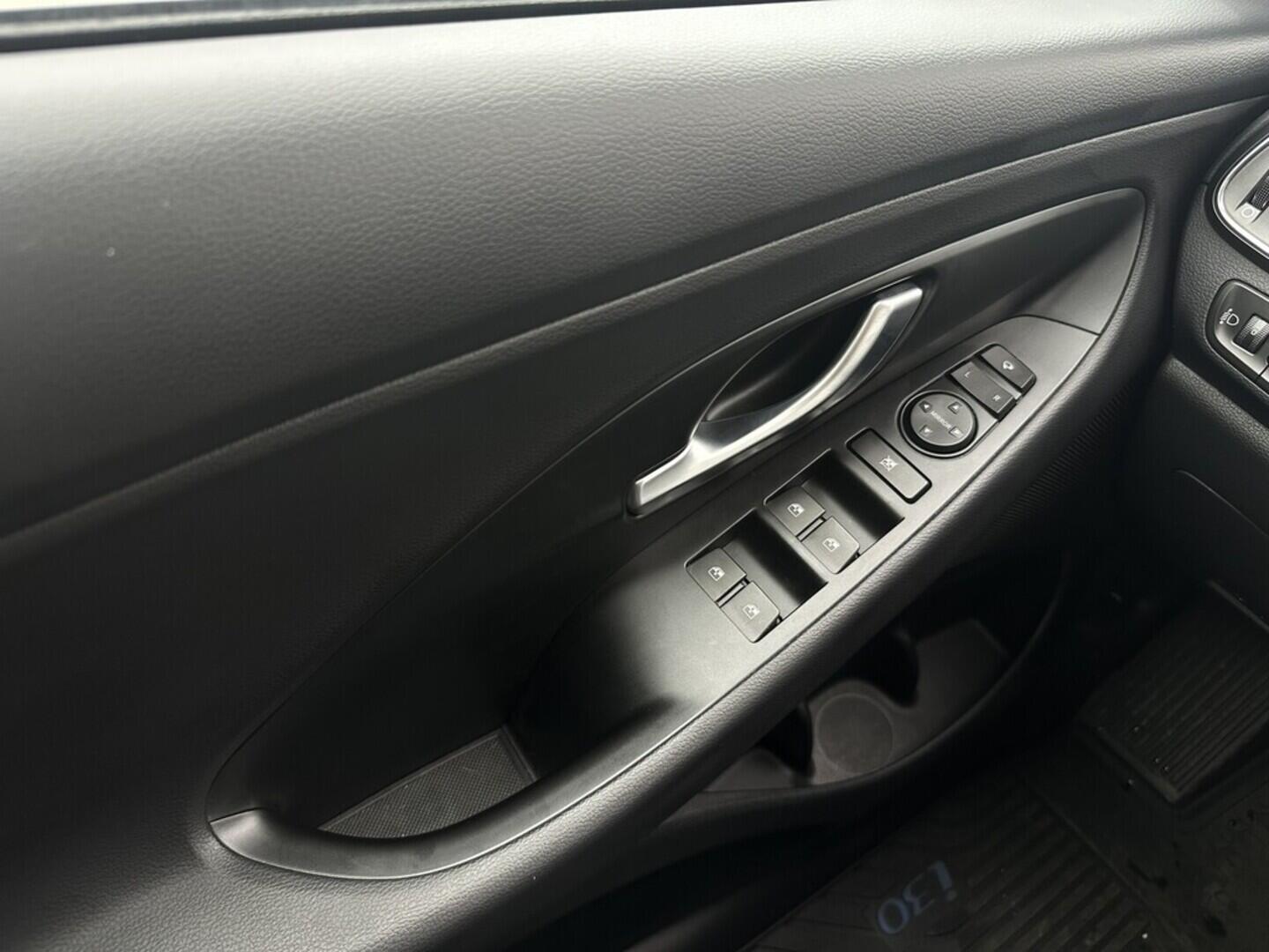 O619V07503_22.webp_I30 WG MY25 Smart   70 kW manuál, DPH