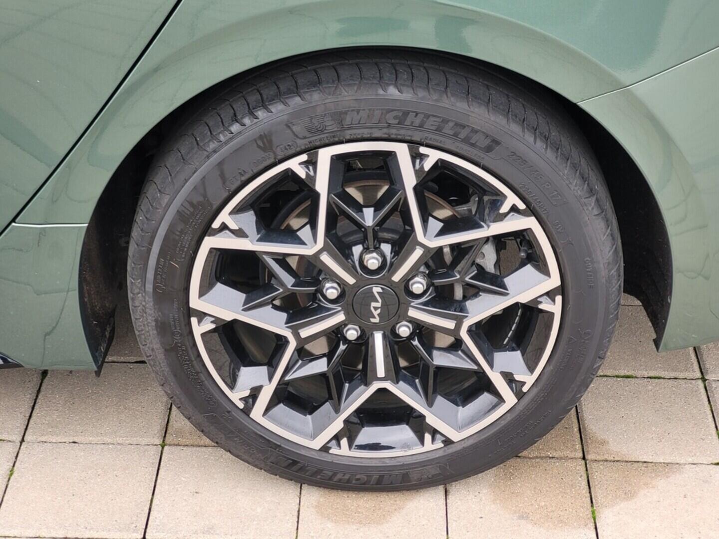 O619V07508_28.webp_PRO_CEED GT-line 1.5 T-GDI 117 kW manuál