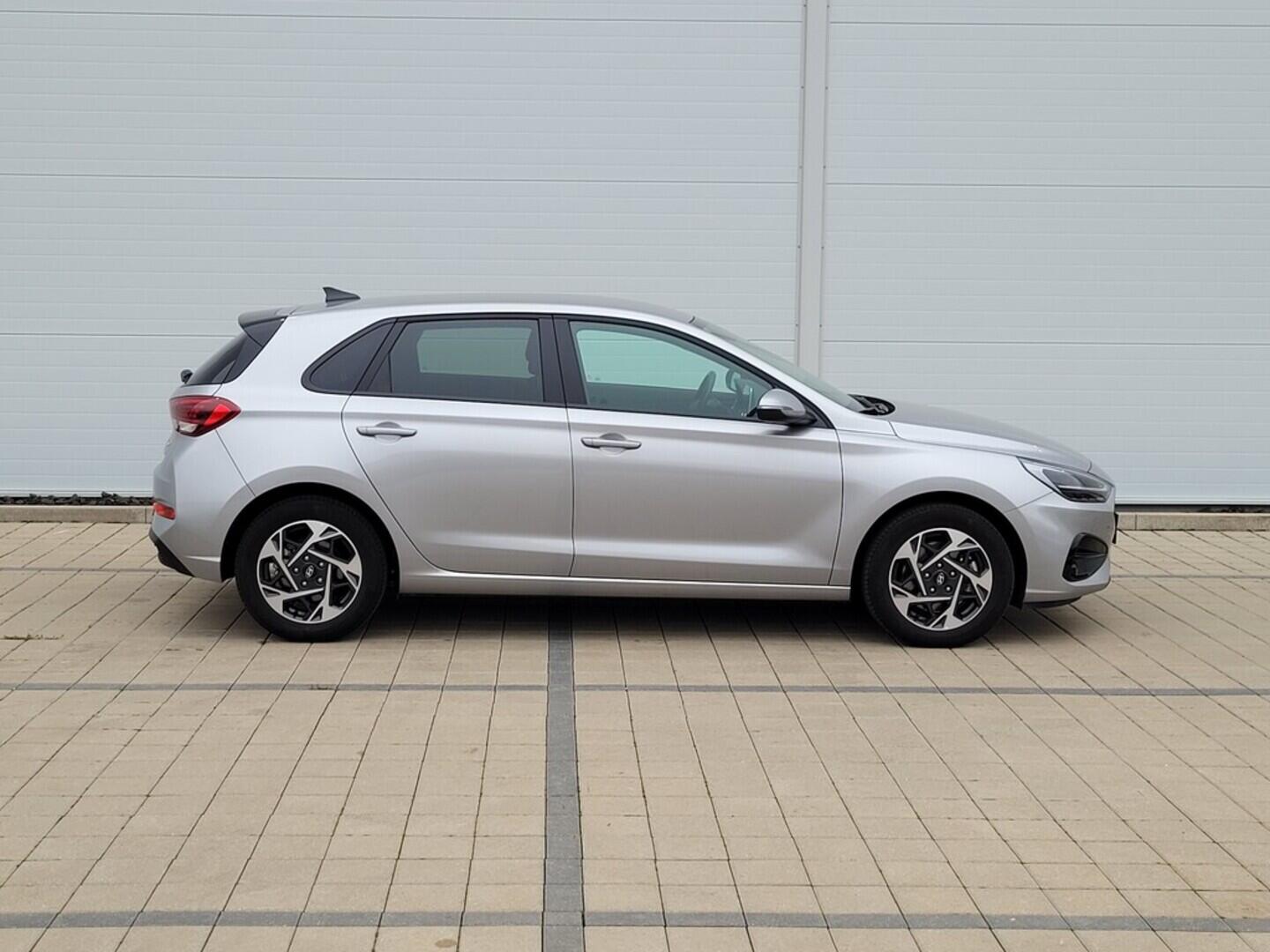 O619V07509_12.webp_I30 Family 1.5 DPI 70 kW manuál, DPH