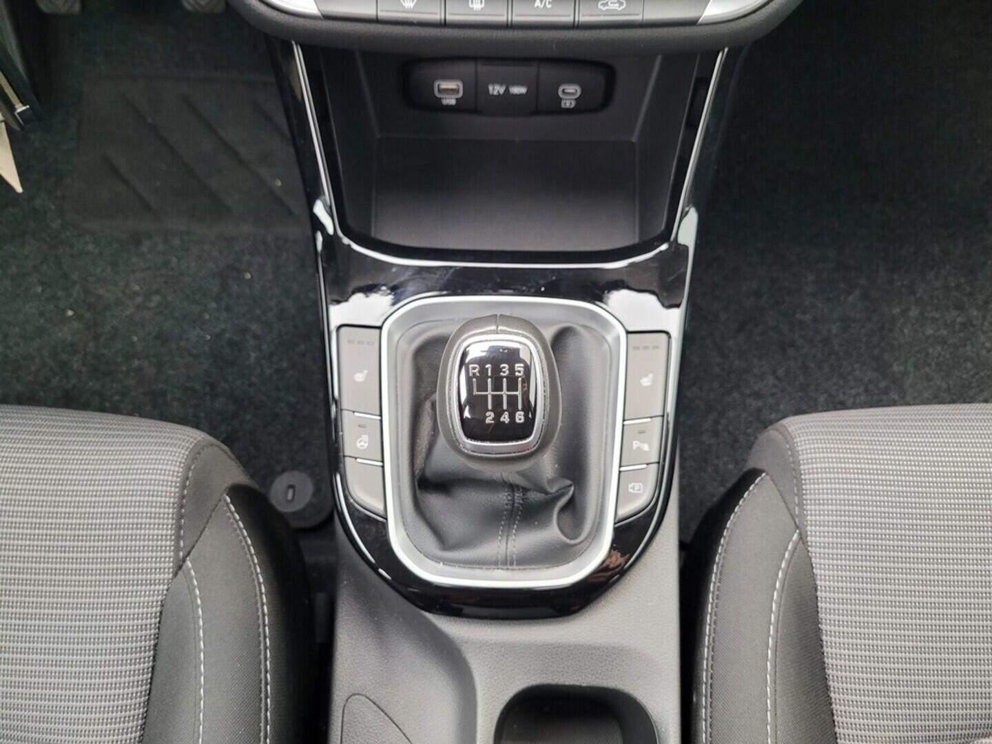 O619V07509_20.webp_I30 Family 1.5 DPI 70 kW manuál, DPH