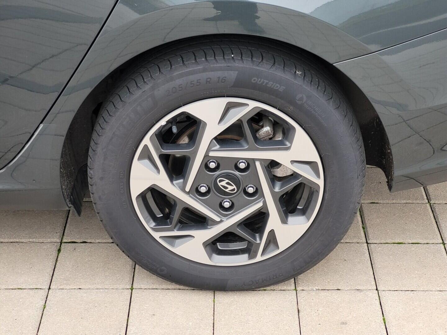 O619V07510_28.webp_I30 Smart 1.5 DPI 70 kW manuál, DPH