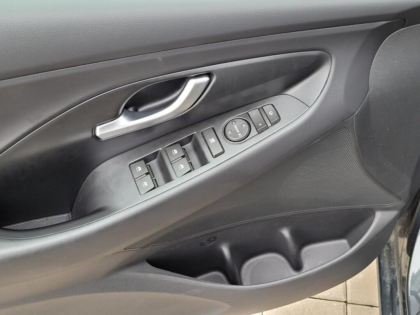 O619V07510_30.webp_I30 Smart 1.5 DPI 70 kW manuál, DPH