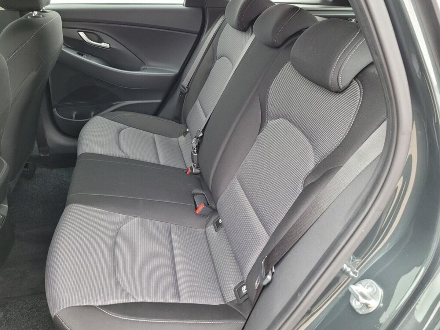 O619V07510_33.webp_I30 Smart 1.5 DPI 70 kW manuál, DPH