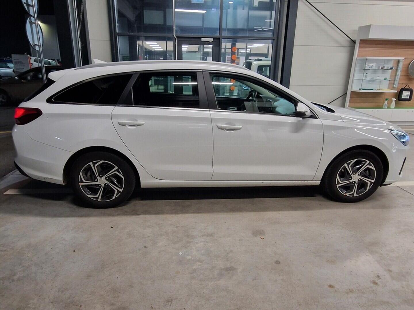 O619V07511_12.webp_I30 Smart 1.5 DPI 81 kW manuál