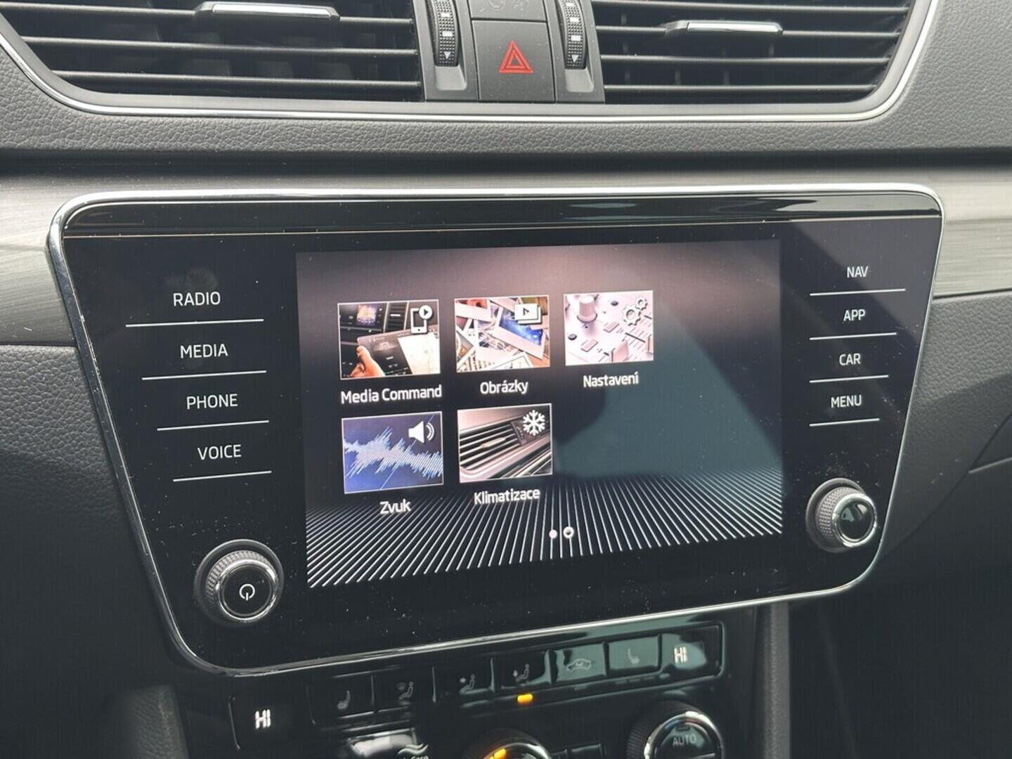 O619V07514_25.webp_SUPERB Style Plus 2.0 TDI 110 kW automat