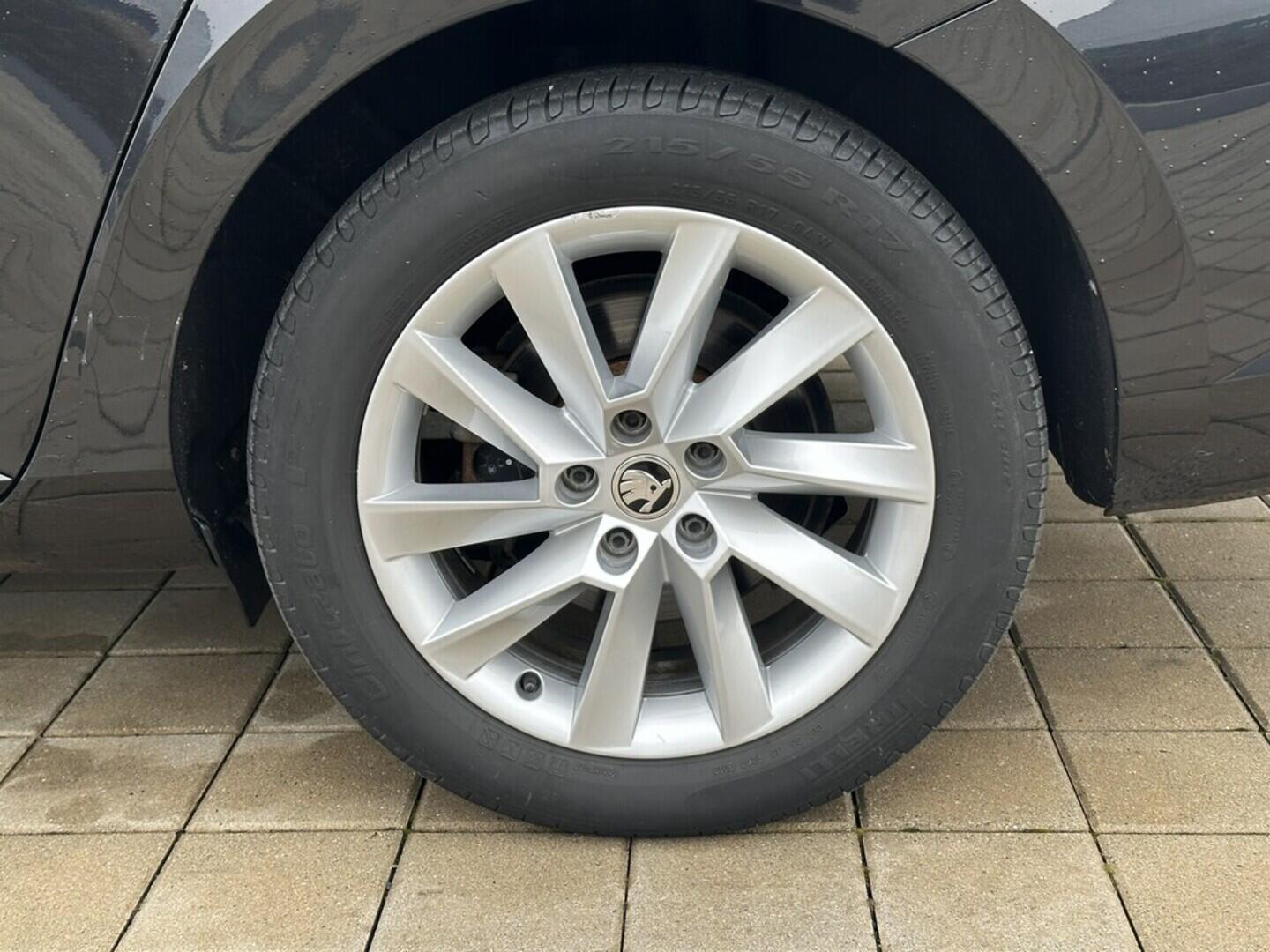 O619V07514_33.webp_SUPERB Style Plus 2.0 TDI 110 kW automat