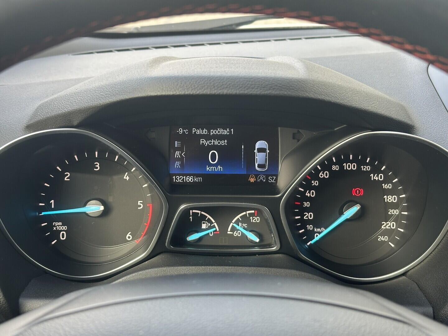 O619V07521_19.webp_KUGA ST-line 2.0 TDCi 110 kW manuál