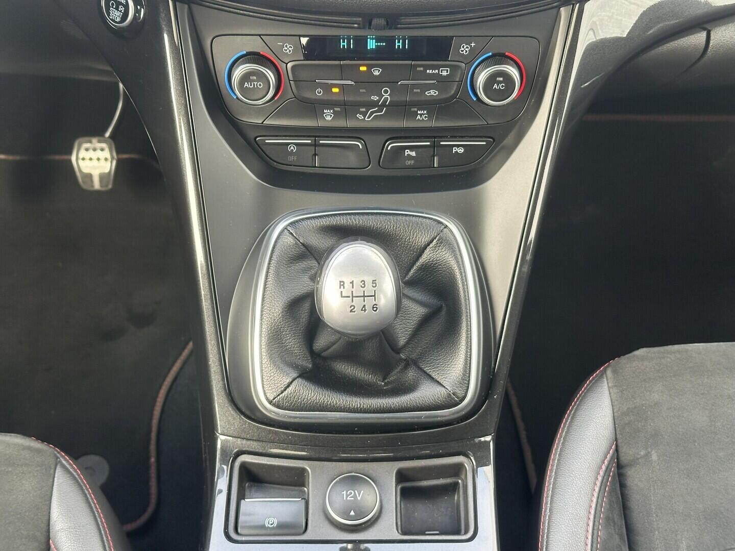 O619V07521_24.webp_KUGA ST-line 2.0 TDCi 110 kW manuál