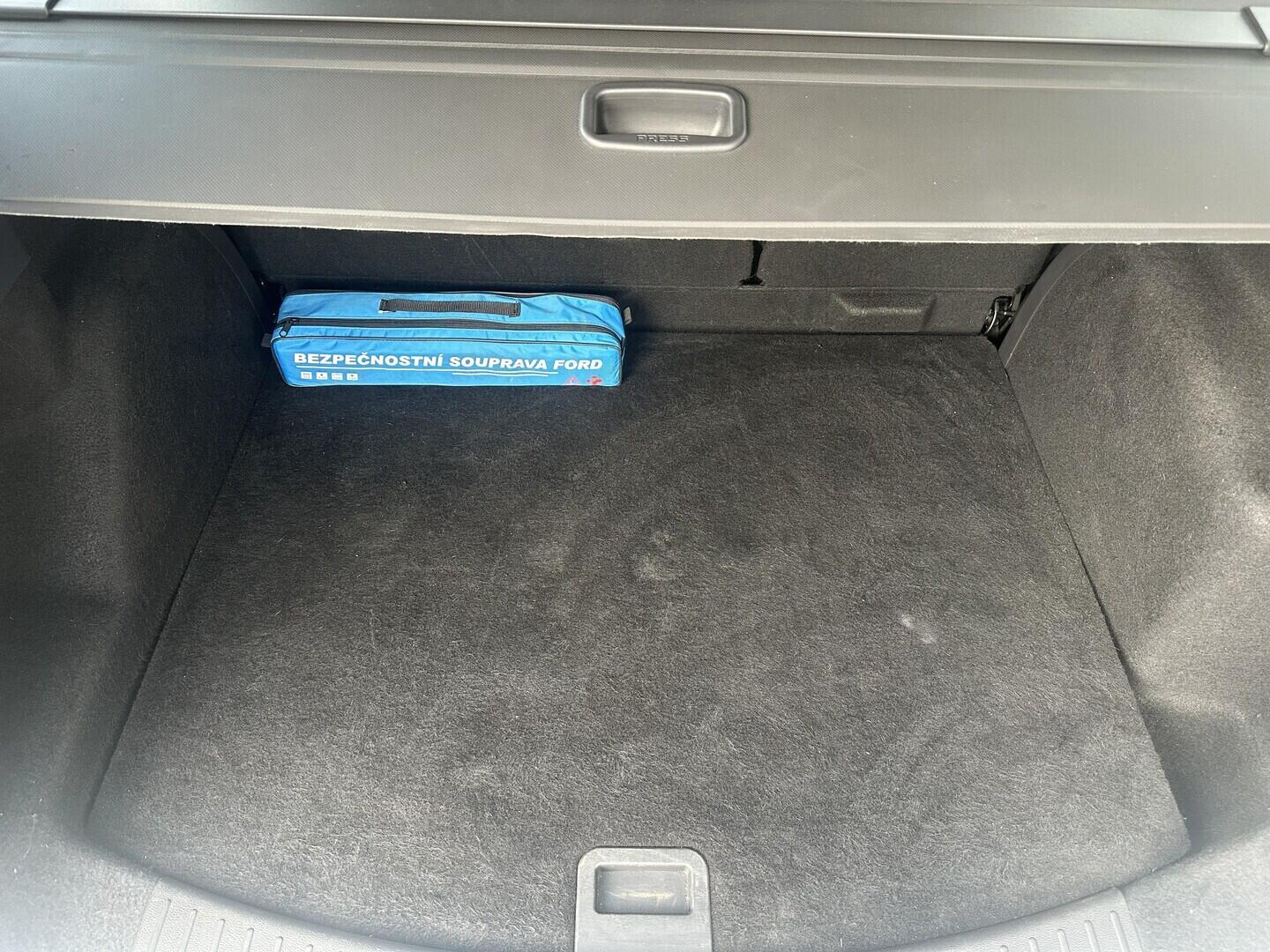 O619V07521_27.webp_KUGA ST-line 2.0 TDCi 110 kW manuál