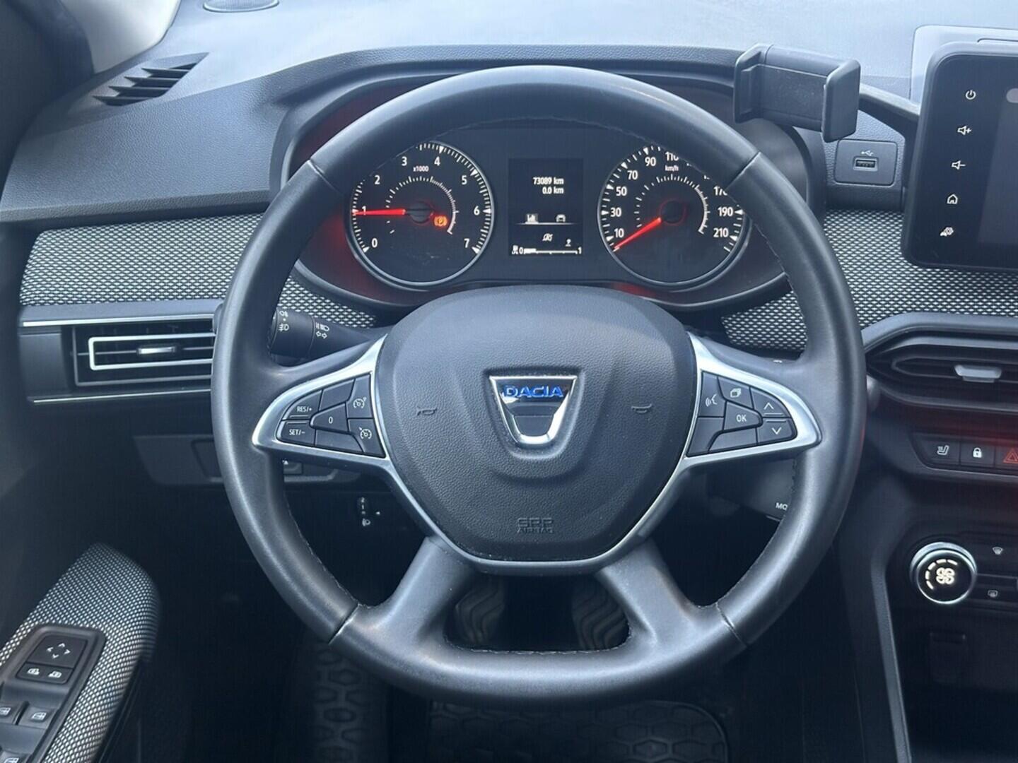 O619V07523_20.webp_JOGGER Extreme 1.0 TCe 67 kW manuál