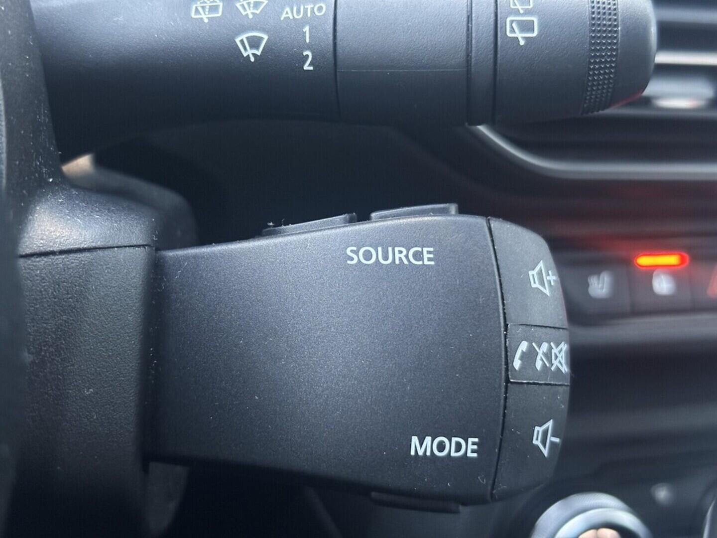 O619V07523_25.webp_JOGGER Extreme 1.0 TCe 67 kW manuál