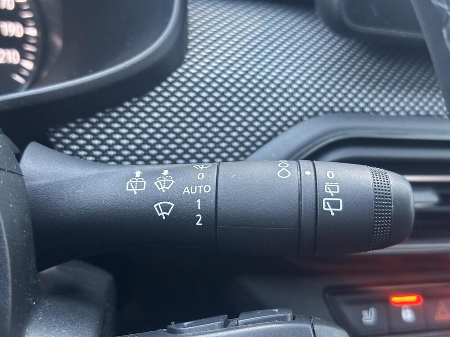 O619V07523_26.webp_JOGGER Extreme 1.0 TCe 67 kW manuál