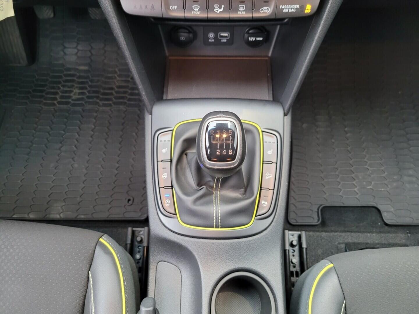 O619V07527_23.webp_KONA Traveller Lime 1.0 TGDi 88 kW manuál