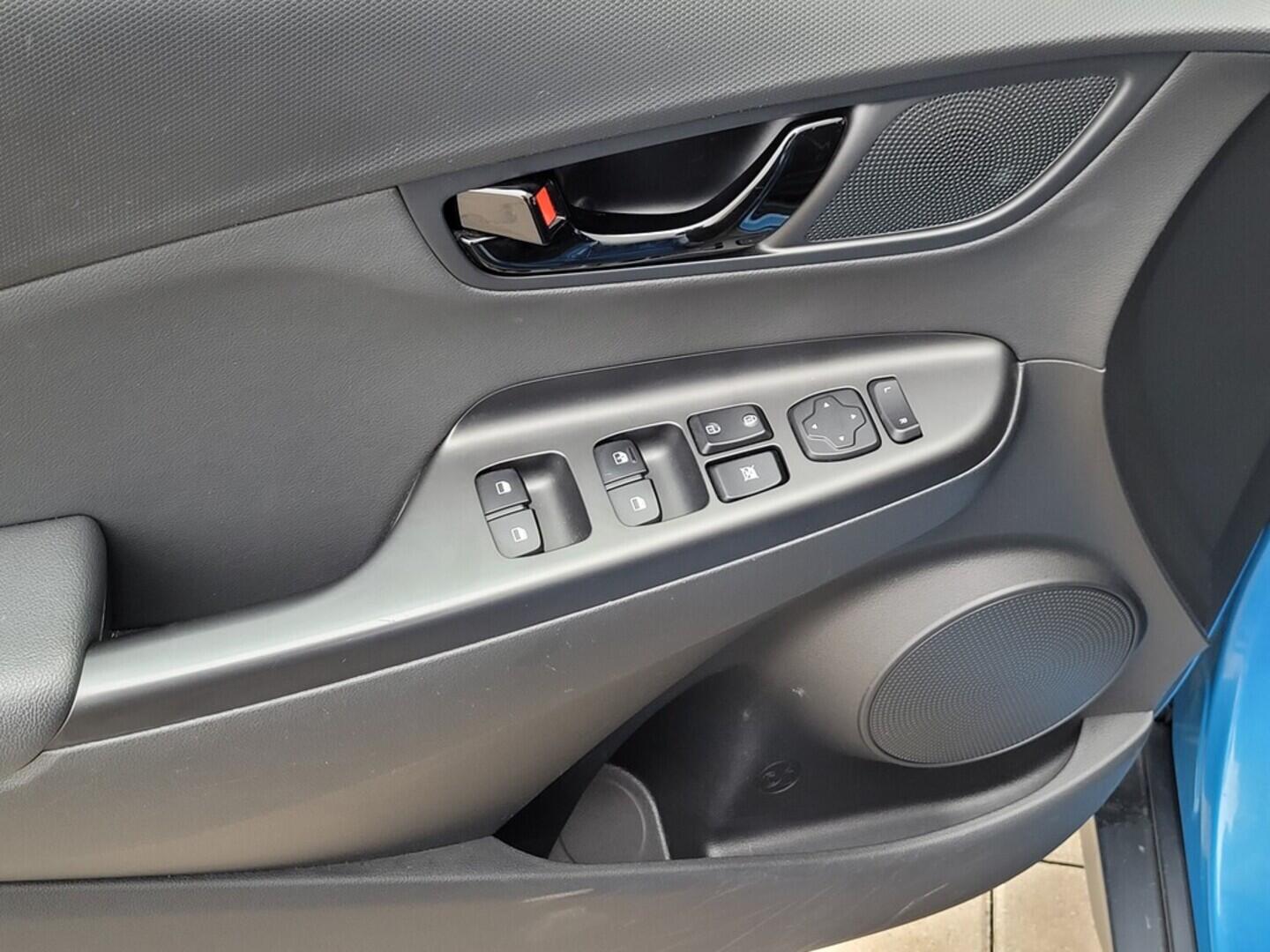 O619V07527_35.webp_KONA Traveller Lime 1.0 TGDi 88 kW manuál