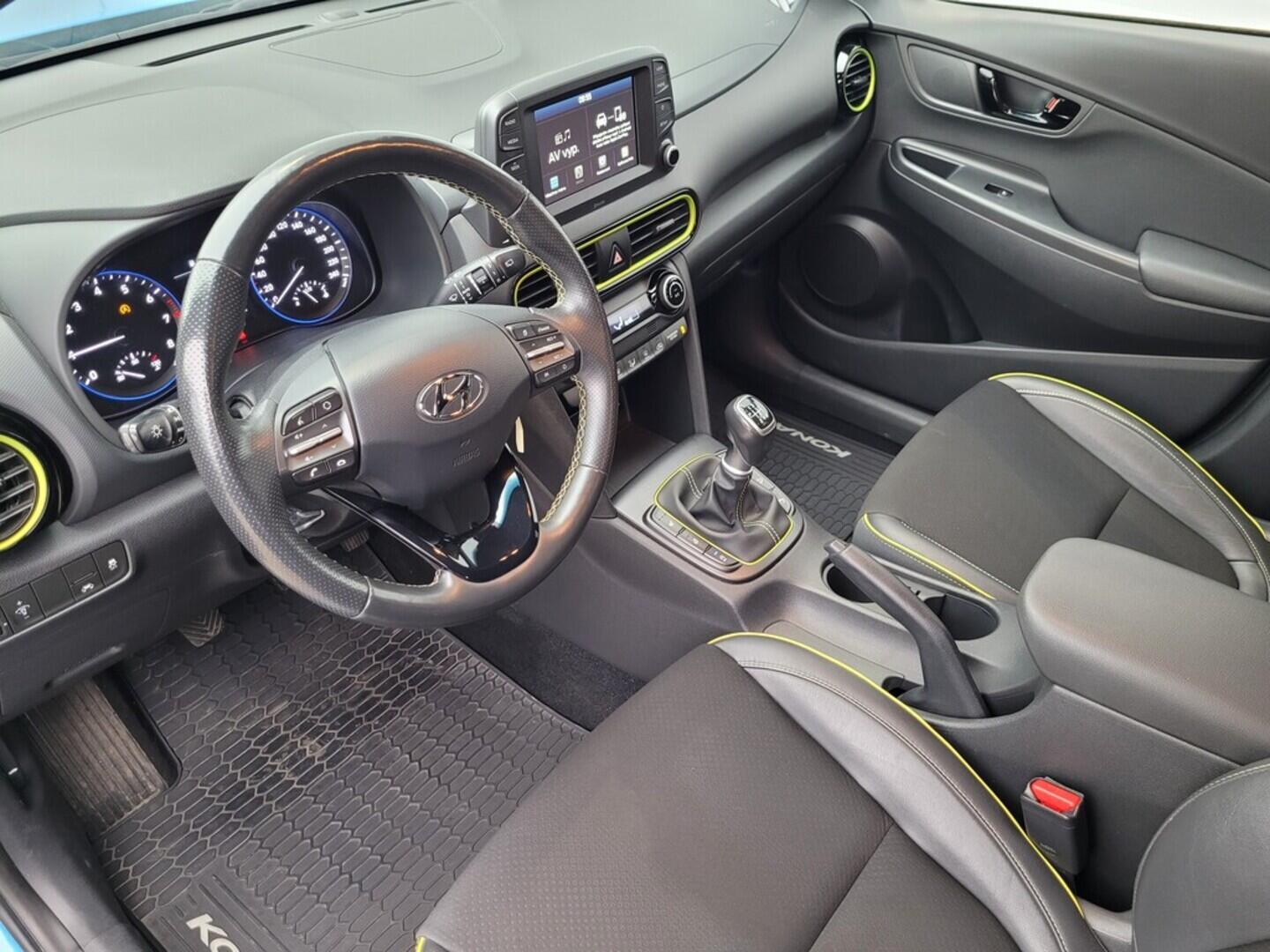 O619V07527_37.webp_KONA Traveller Lime 1.0 TGDi 88 kW manuál