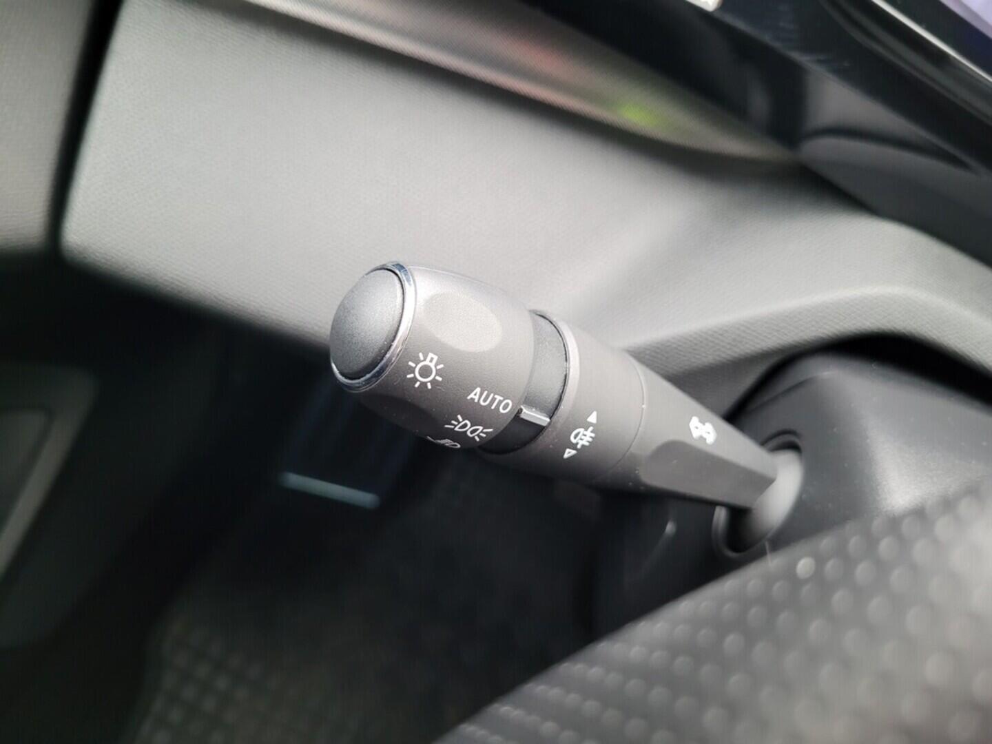 O619V07528_25.webp_408 GT- Line 1.2 PureTech 96 kW automat