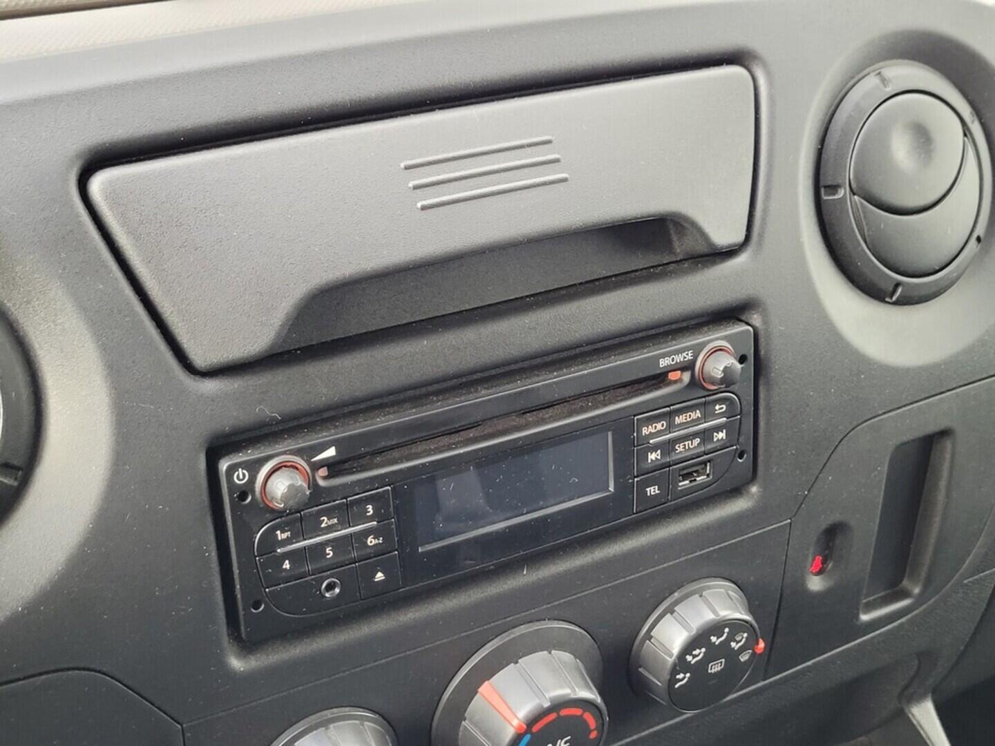 O619V07530_24.webp_MASTER L3H2 2.3 DCI 125 kW manuál