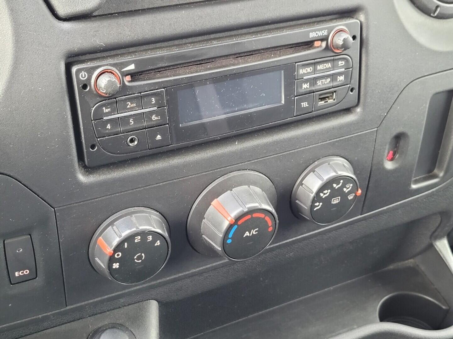 O619V07530_25.webp_MASTER L3H2 2.3 DCI 125 kW manuál