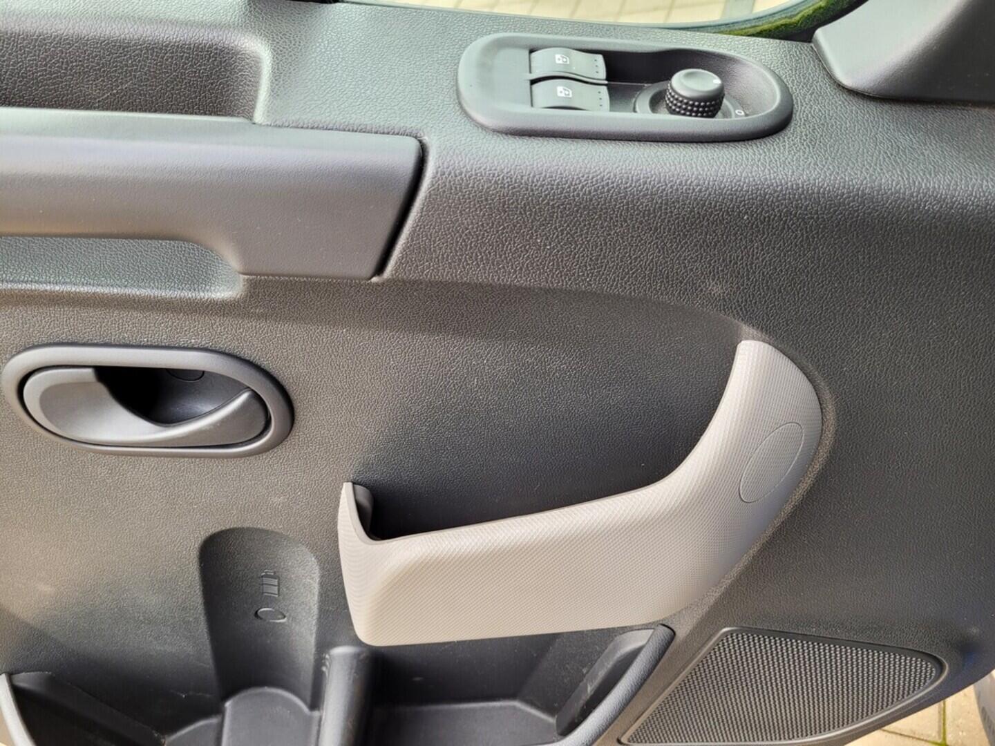 O619V07530_31.webp_MASTER L3H2 2.3 DCI 125 kW manuál