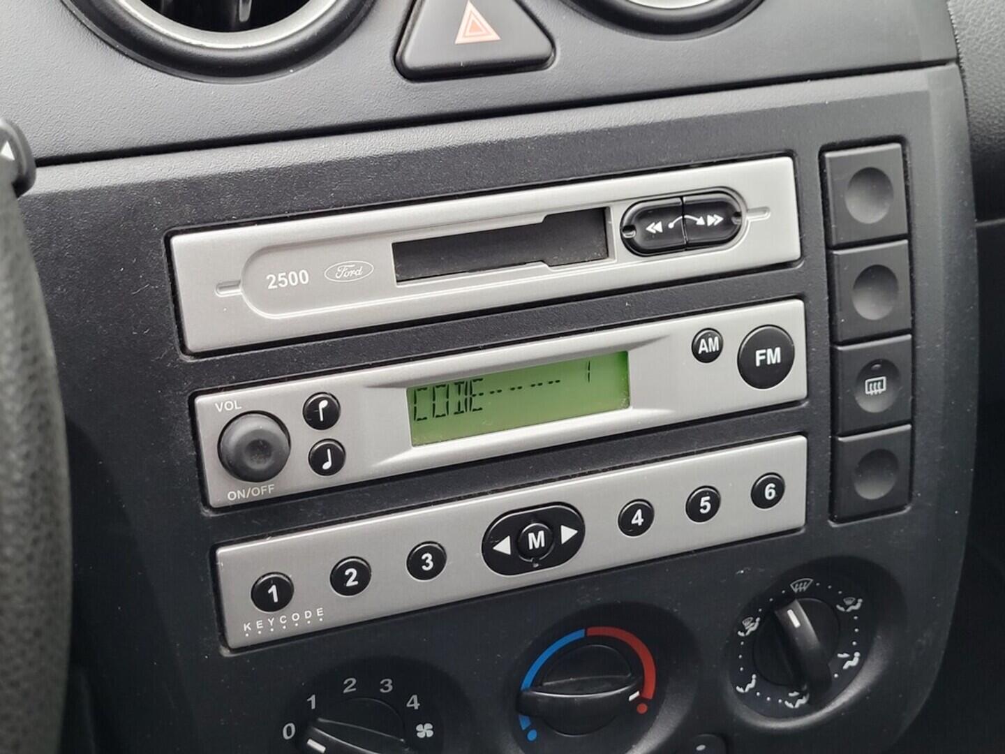 O619V07532_27.webp_FIESTA  1.3 Duratec 44 kW manuál