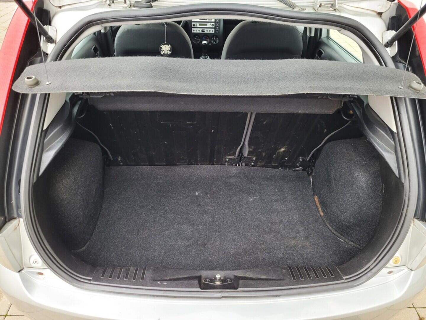 O619V07532_28.webp_FIESTA  1.3 Duratec 44 kW manuál