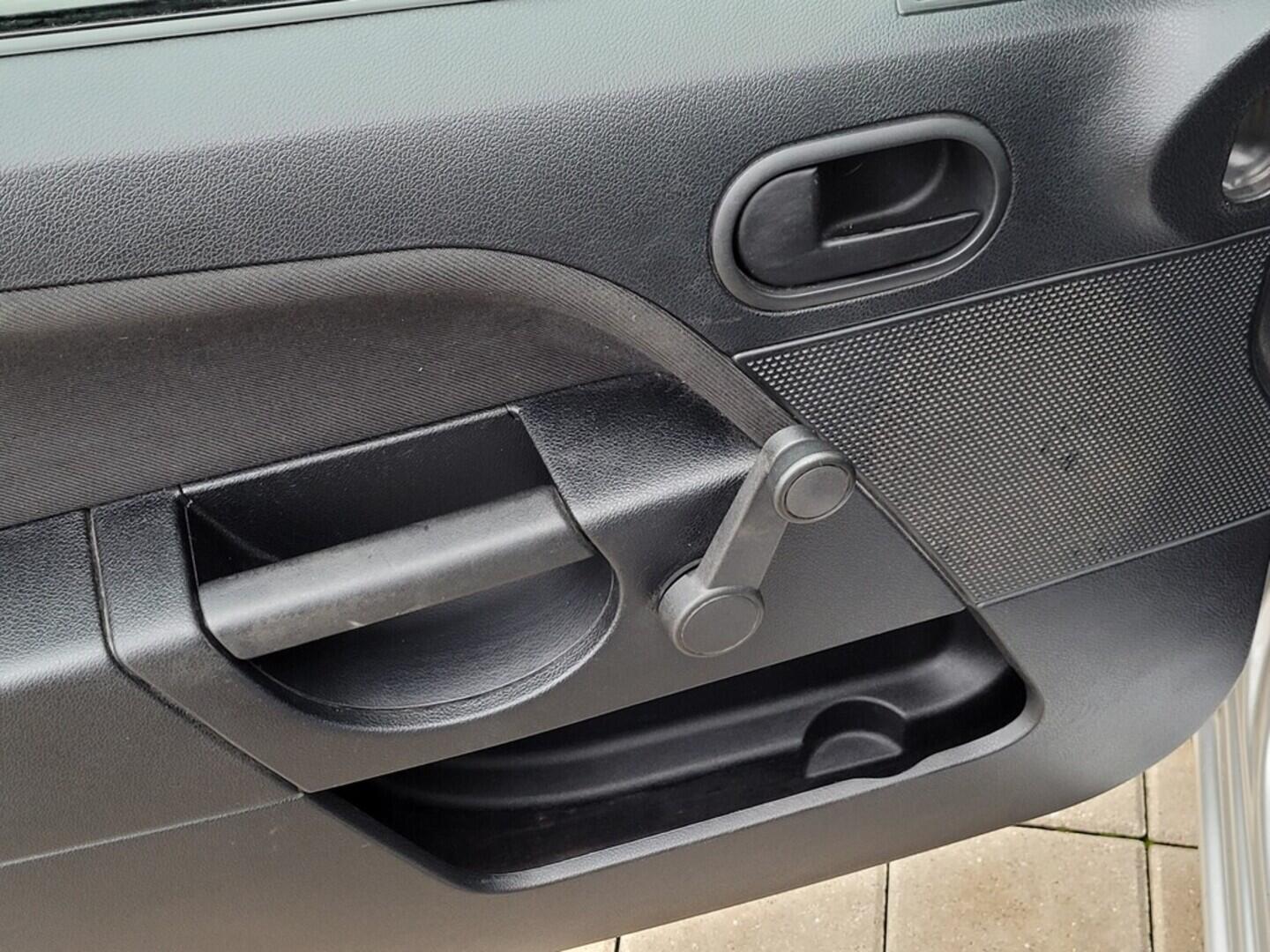 O619V07532_32.webp_FIESTA  1.3 Duratec 44 kW manuál